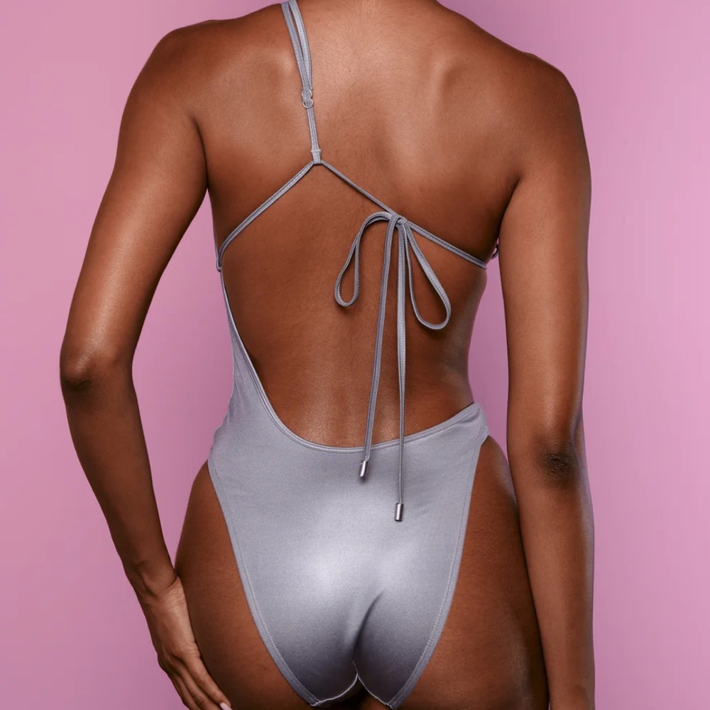 VOIGHT BY VALENTINA Zenon One Piece in Silver - Picture 2 of 9